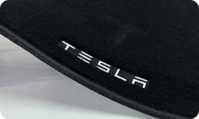 Вышивка Tesla надпись Вышивка Tesla надпись