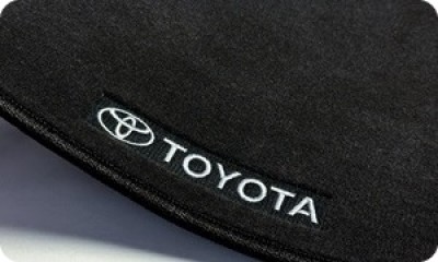 Вышивка в багажник Логотип и надпись Toyota Вышивка в багажник Логотип и надпись Toyota